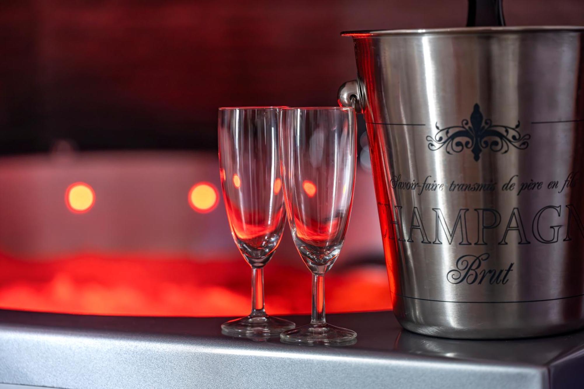 Loft Romantique - Spa Privatif - Spa Noctambulles イエール エクステリア 写真