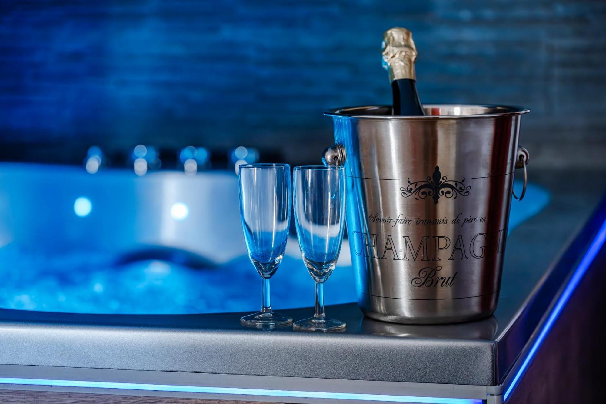 Loft Romantique - Spa Privatif - Spa Noctambulles イエール エクステリア 写真