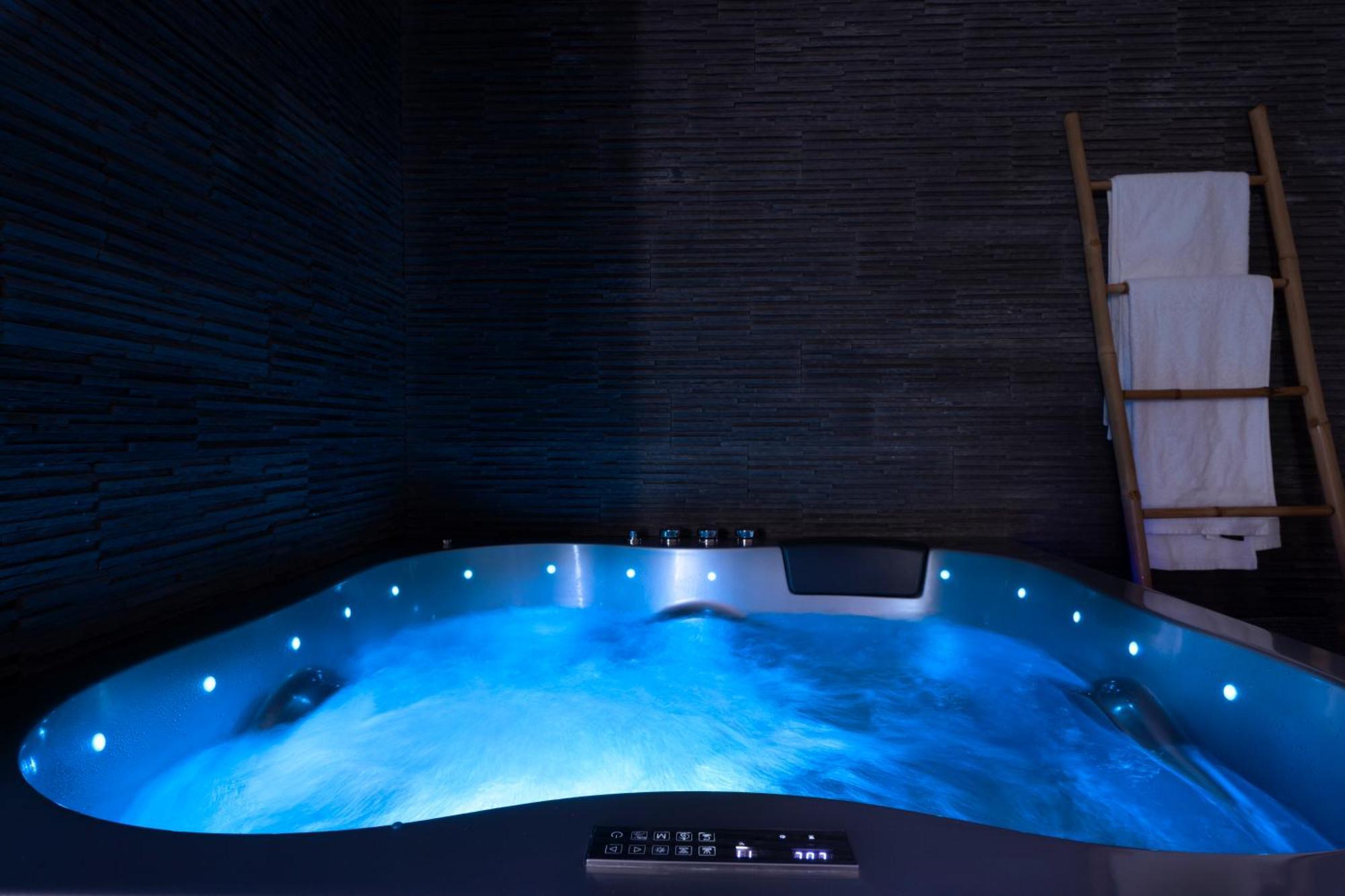 Loft Romantique - Spa Privatif - Spa Noctambulles イエール エクステリア 写真